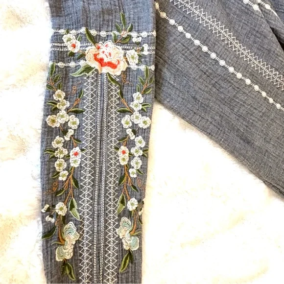 Johnny Was Workshop Gray Cream Embroidered Floral V-Neck Tunic Tassels medium - Picture 7 of 10